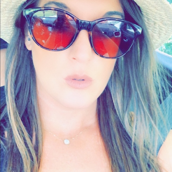 🎀 MEET YOUR POSHER! 🎀 - Picture 2 of 3